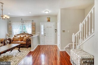 Building Photo - 137 Cromwell Dr