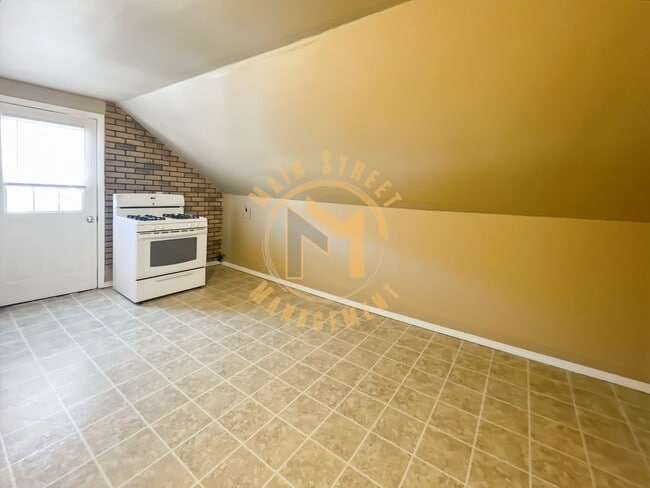 Building Photo - 841 S Oakland Ave