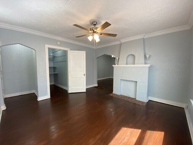 Foto del edificio - ADORABLE duplex in fantastic Brookside loc...