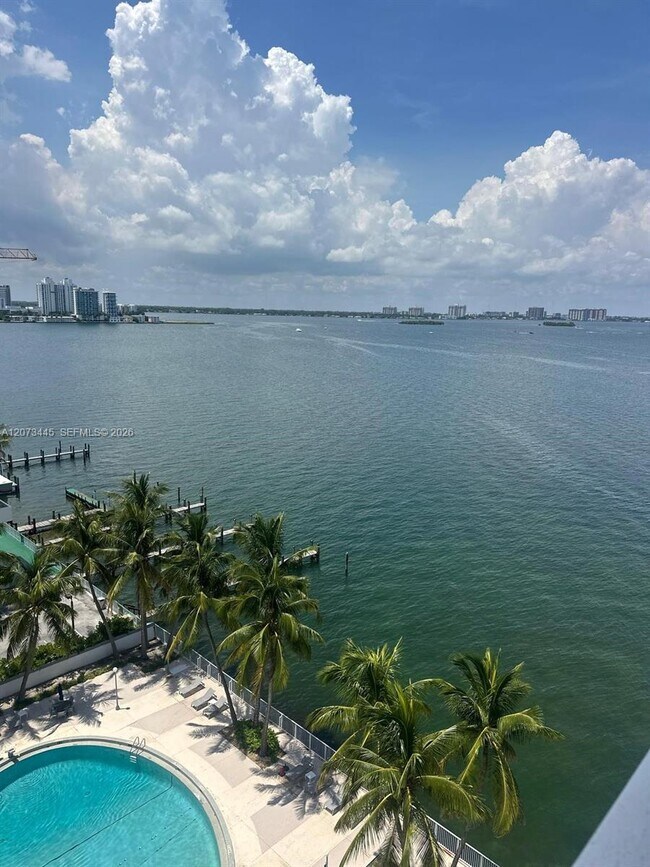 Foto del edificio - 1865 79th Street Causeway