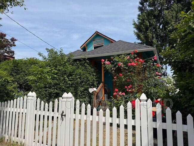 Foto del edificio - 1410 S Cloverdale St