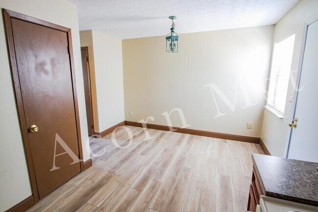Foto del edificio - 3030 Sawdust Ln