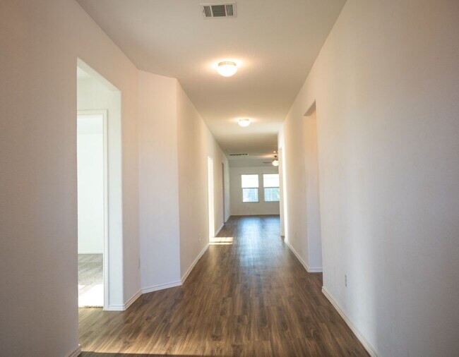 Foto del edificio - 423 Bluejack Wy
