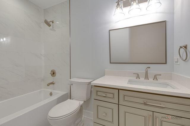 Building Photo - 3 bedroom in Chicago IL 60647
