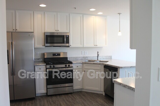 Foto del edificio - 7106 Country Club Hills Dr