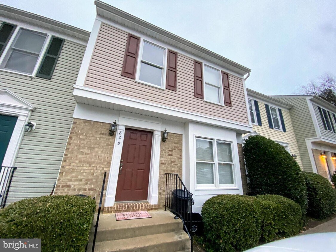 Primary Photo - 808 Grove Ave