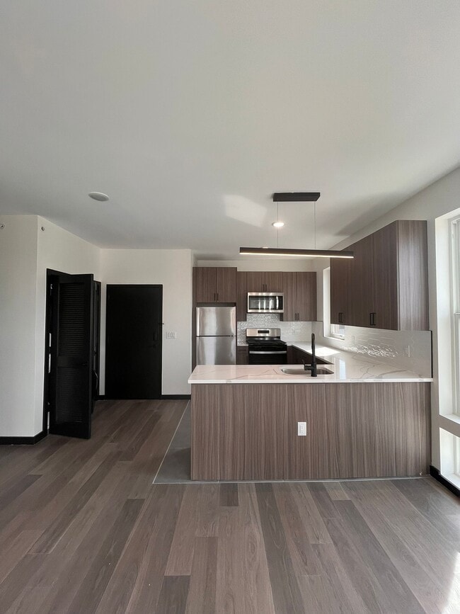 Foto del edificio - 130 Mallory Ave