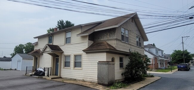 Building Photo - 518 Bridge St