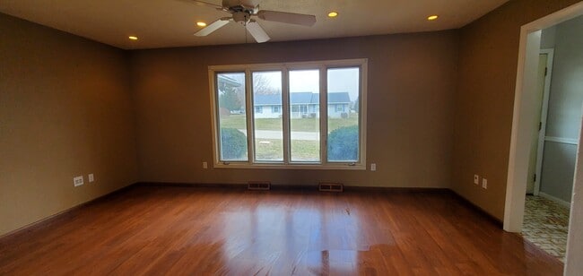 Sala de estar - 818 N Timberline Cir W