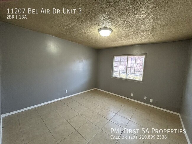 Foto del edificio - Fourplex two bedroom unit is ready to move...