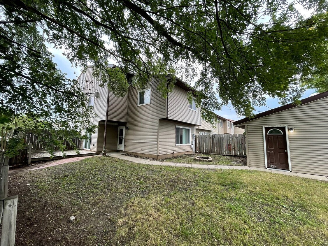Primary Photo - 3 Bed 1 Bath Townhome