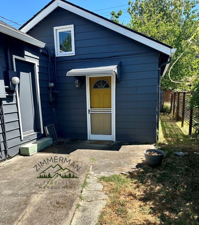 Building Photo - 2421 Kincaid St