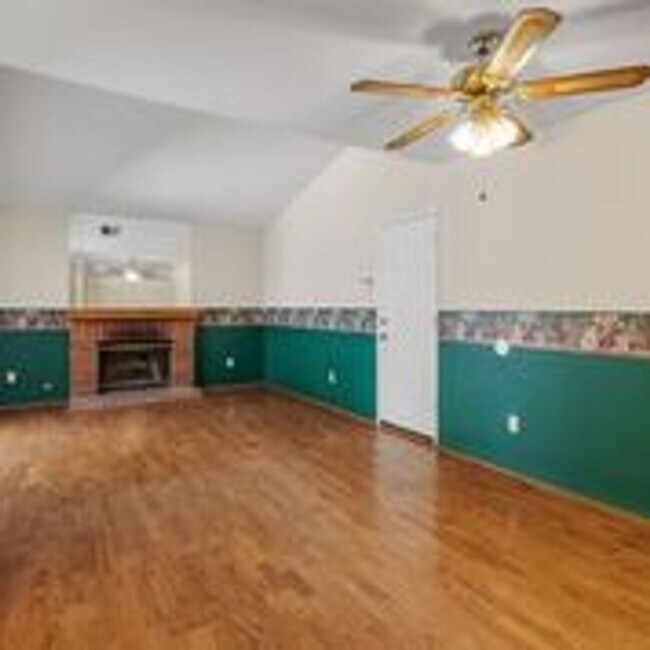 Building Photo - Single Story 3 Bedroom Home in Castaic!