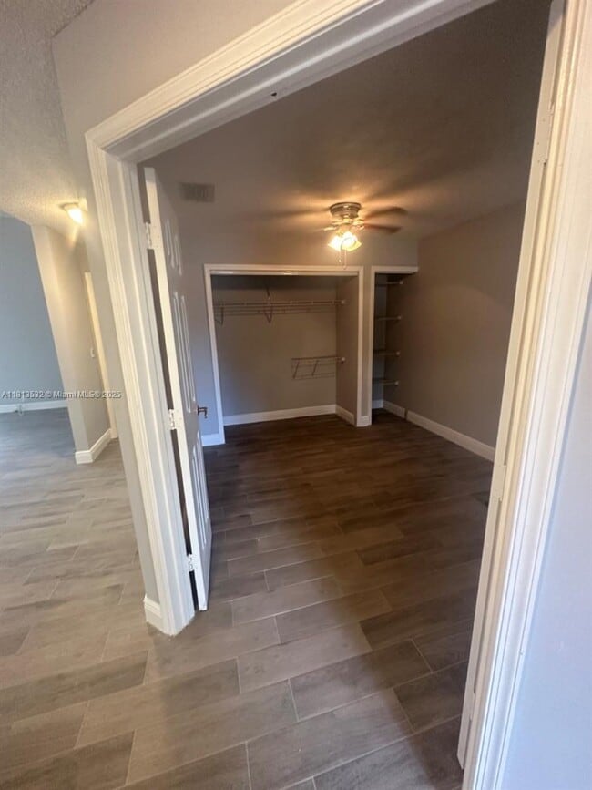 Building Photo - 21615 Villa Nova Dr