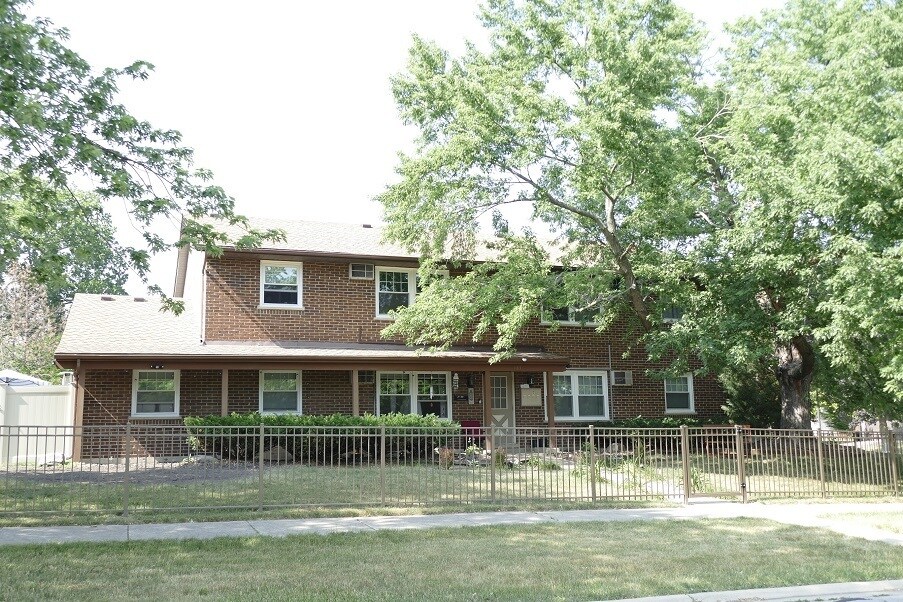 Primary Photo - 133 S Whispering Hills Dr