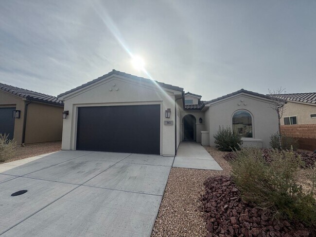 Building Photo - 3 Bedroom Home VIEWS VIEWS VIEWS!