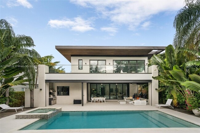 Building Photo - 4060 Woodridge Rd