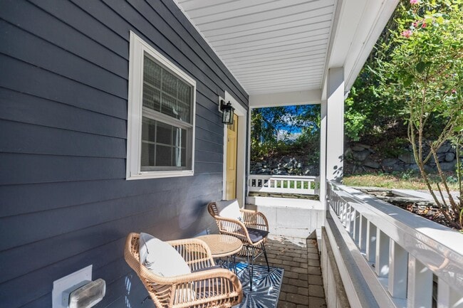 Building Photo - 5 Pleasant St