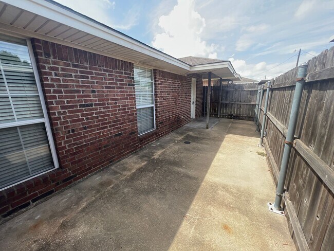 Building Photo - 9407 Panther Way