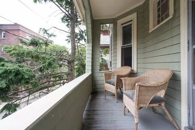 Building Photo - 6 Chatham St