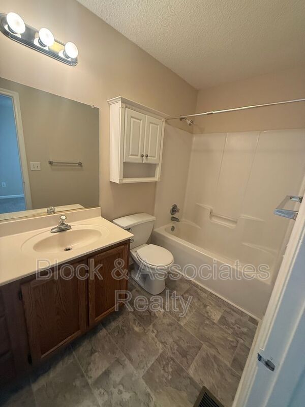 Foto del edificio - 1814 Saddlewood Ct