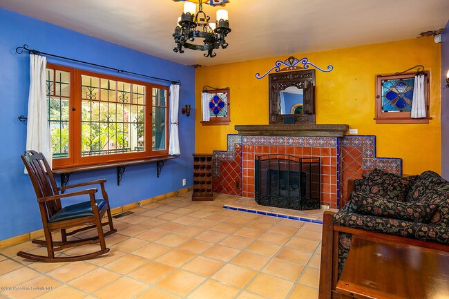Foto del edificio - 295 Marguerita Ln