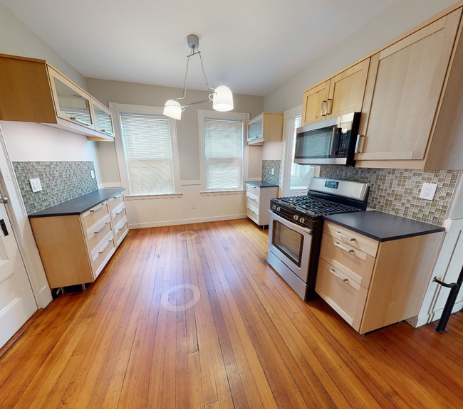 Building Photo - 107 Oxford St