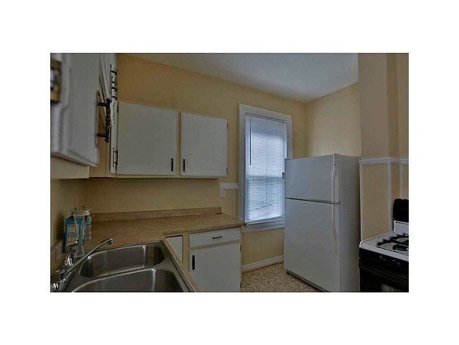 Foto del edificio - 160-158 Bridgham St