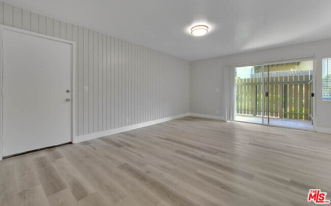 Foto del edificio - 4822 Hollow Corner Rd