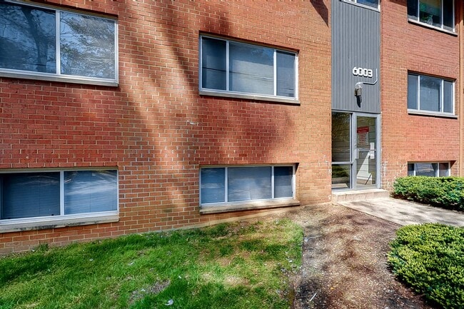 Building Photo - Eastdale Apartments