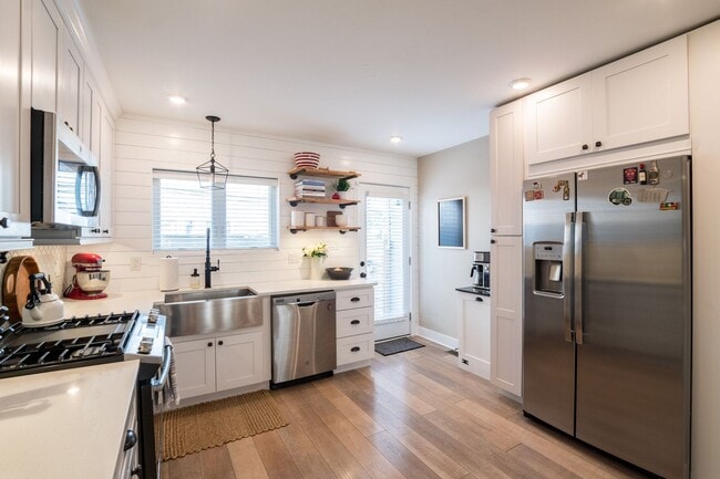 Two Bedroom Point Breeze Home - Two Bedroom Point Breeze Home