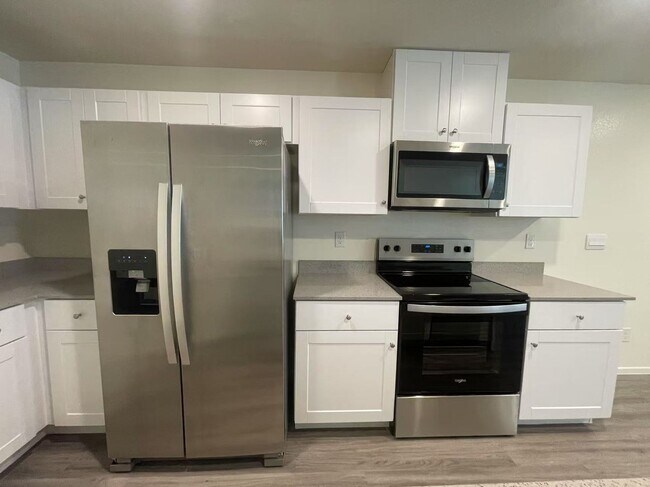 Building Photo - Modern 3-Bedroom Townhome in Prime West He...