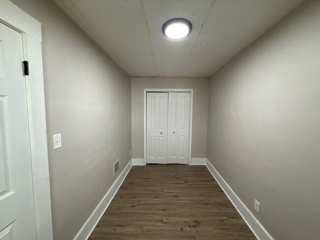 Building Photo - Renovated 3-Bedroom Home – We Welcome Sect...