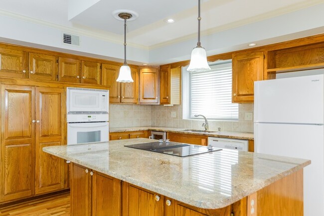 Building Photo - Fantastic 3 Bedroom Home