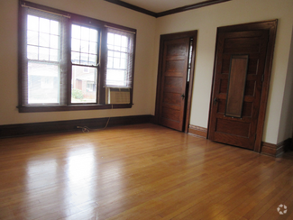 Building Photo - 702 10th Ave