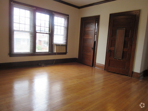 Building Photo - 702 10th Ave