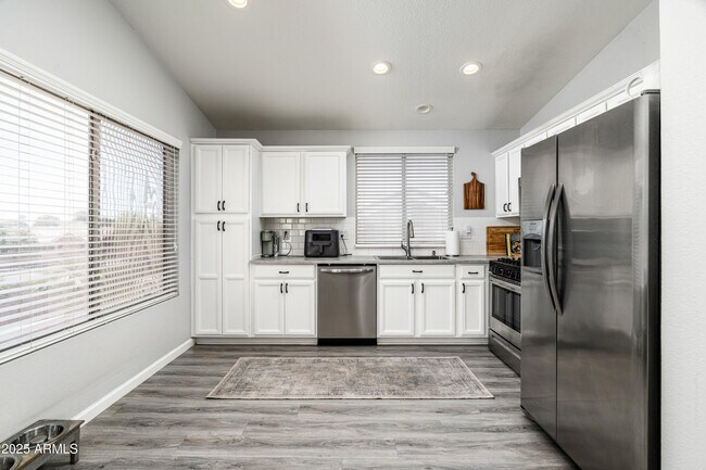 Foto del edificio - 827 W Leah Ln