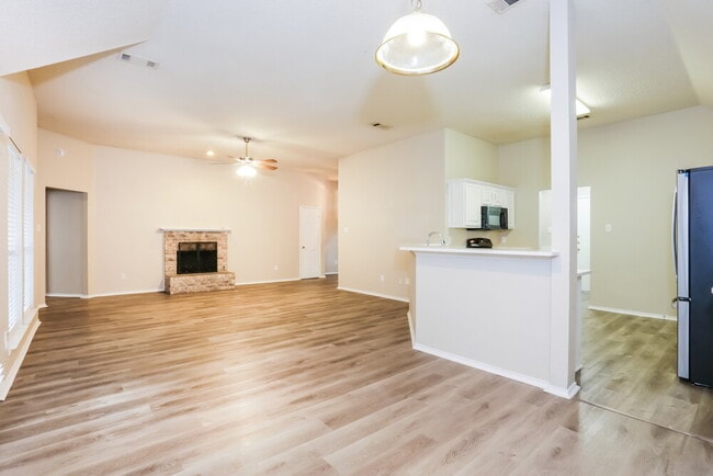 Building Photo - 216 Stone Creek Blvd