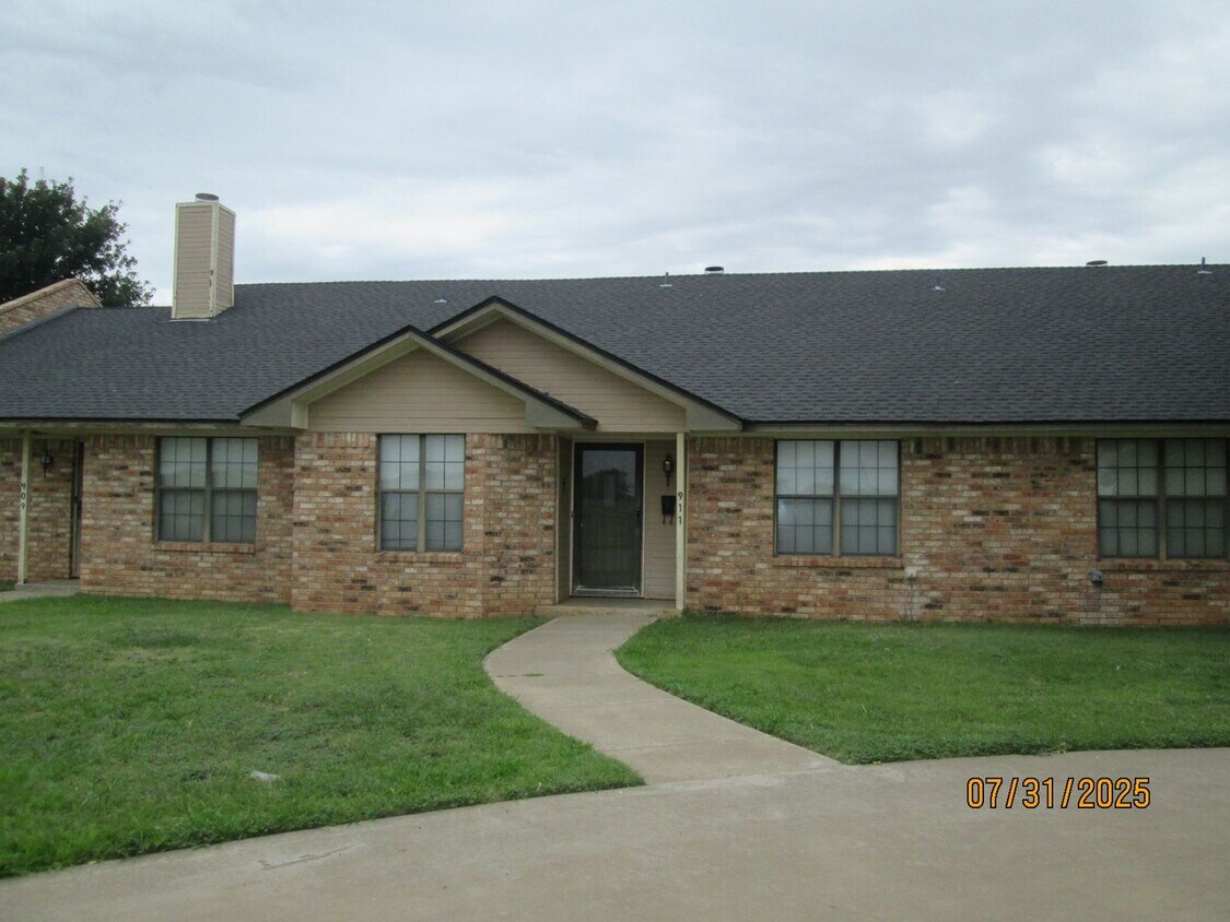 Primary Photo - TOWNHOUSE - 2 bedrooms, 2 bathrooms