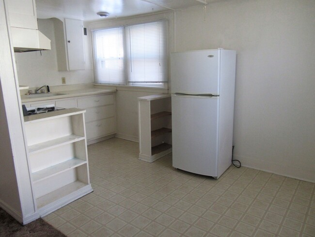Building Photo - l518
