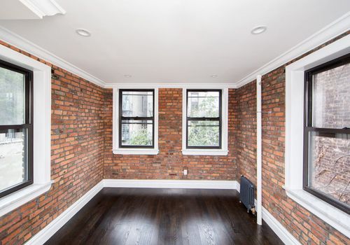Primary Photo - 329 E 10th St