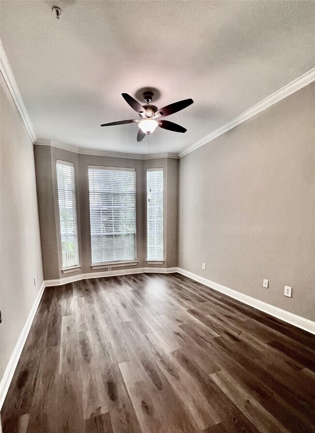 Foto del edificio - 5353 Memorial Dr