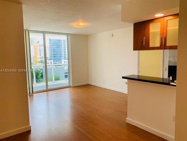 Foto del edificio - 601 NE 23rd St