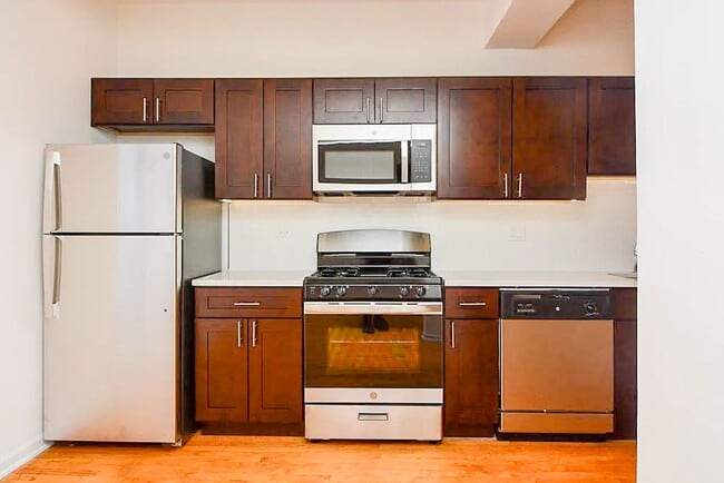 Photo - 1555 N Mohawk St Apartment