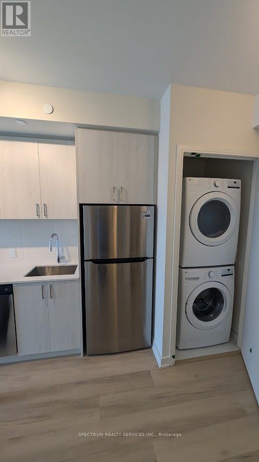 Photo du bâtiment - 8020 Derry Rd