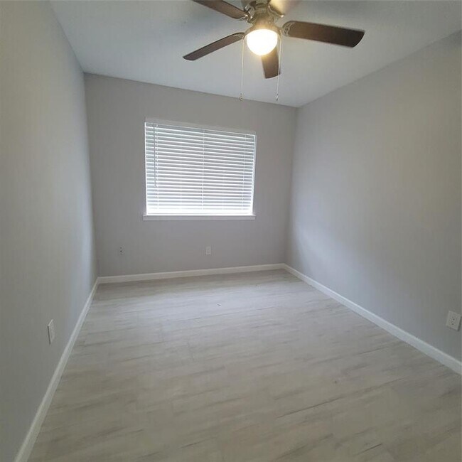 Foto del edificio - 19319 Cypress Cliff Dr