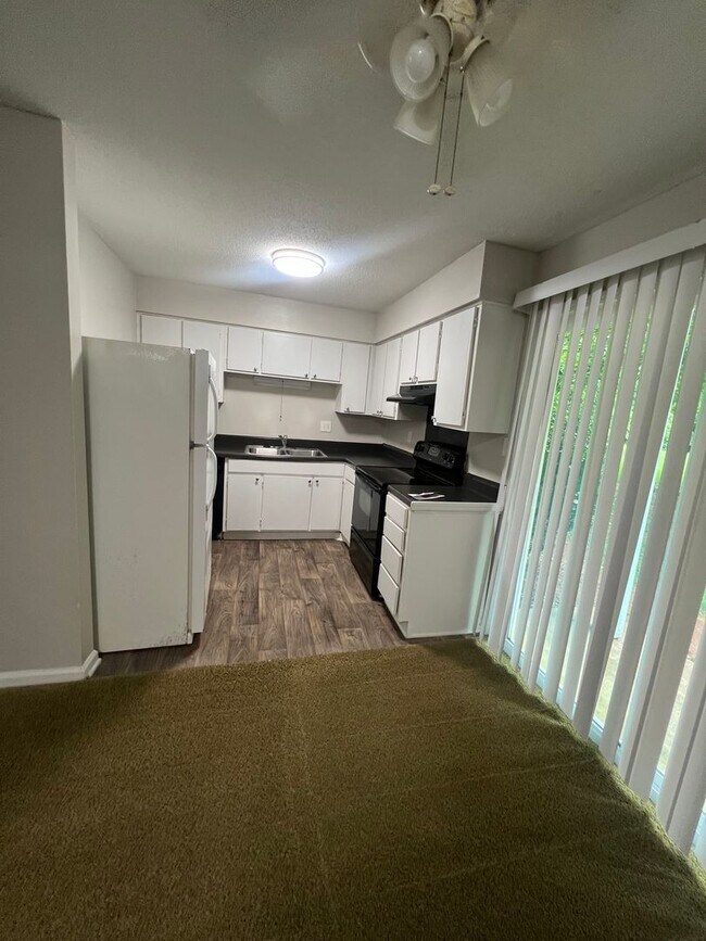 Building Photo - One bedroom only $1050.00