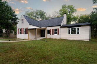 Building Photo - 9211 Bells Mill Rd