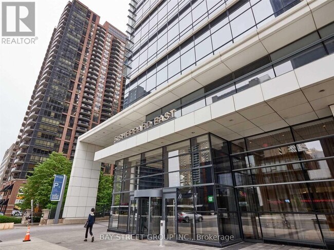 Photo du bâtiment - 5-3615 Sheppard Ave E