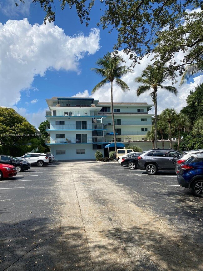 Building Photo - 2539 S Bayshore Dr